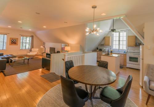 The Carriage House Kingston