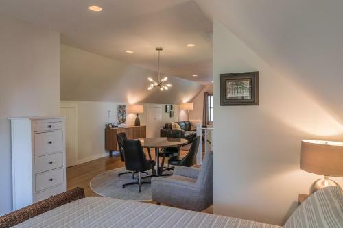 The Carriage House Kingston