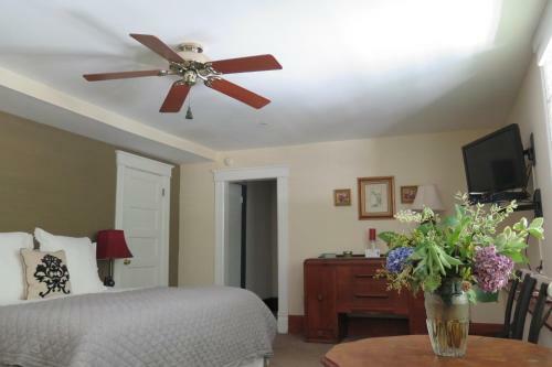 Bed & Breakfast Calderwood Inn