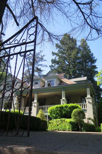 Bed & Breakfast Calderwood Inn