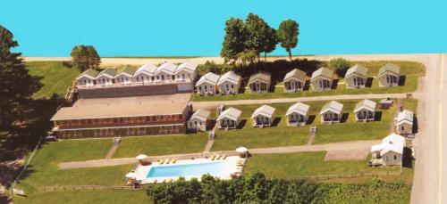 Half Moon Motel & Cottages