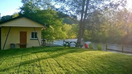 Hotel Riverbend Lodging