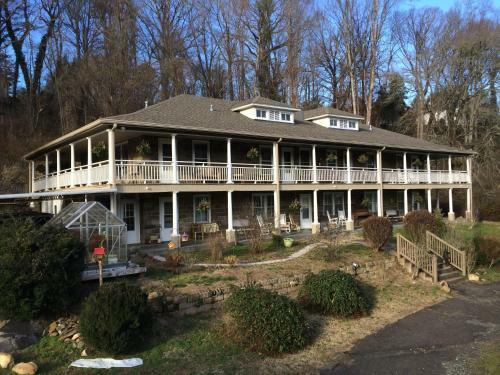 Hostal Calhoun House Inn & Suites