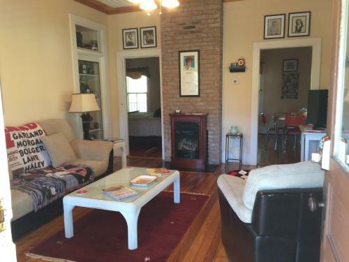 Hostal Calhoun House Inn & Suites