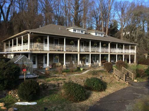 Hostal Calhoun House Inn & Suites
