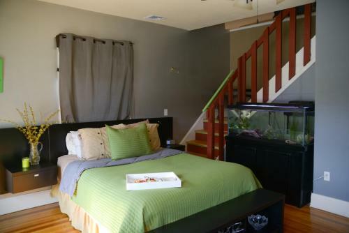 Naomi's Inn Bed & Breakfast