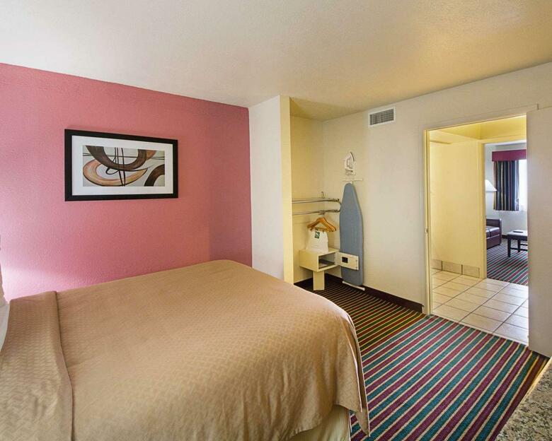 Hotel Quality Inn & Suites