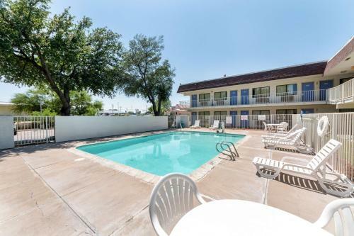 Motel 6 Del Rio
