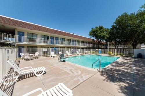Motel 6 Del Rio