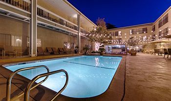Hotel Hallmark Inn