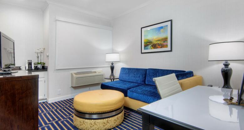 Best Western Plus Palm Court Hotel