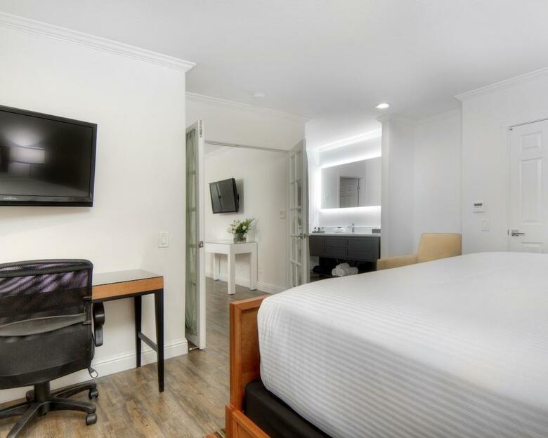 Hotel Aggie Inn