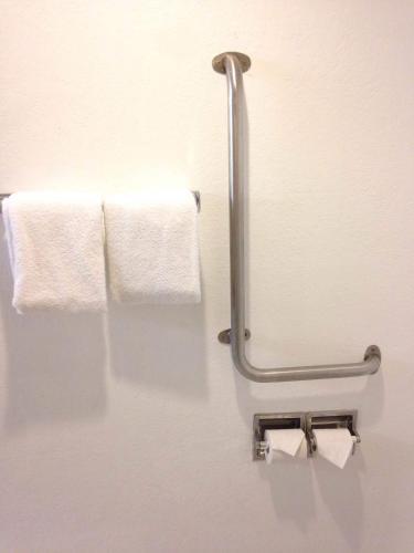 Days Inn Hotel & Suites