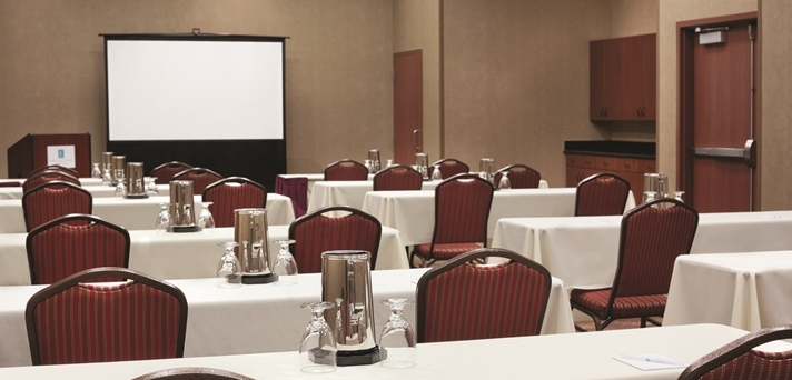 Hotel Embassy Suites Minneapolis - North
