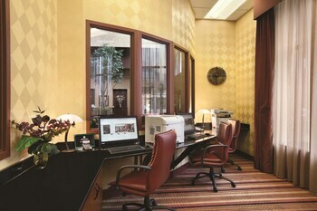 Hotel Embassy Suites Minneapolis - North