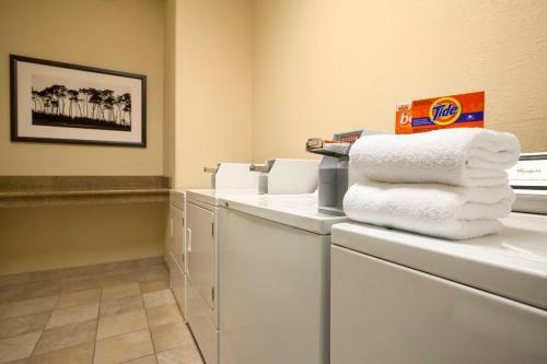 Hotel Country Inn & Suites Brooklyn Center
