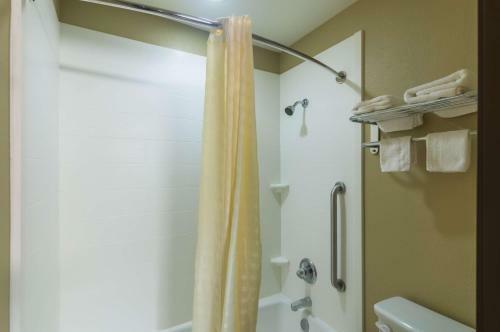 Motel Cline Shale Inn & Suites