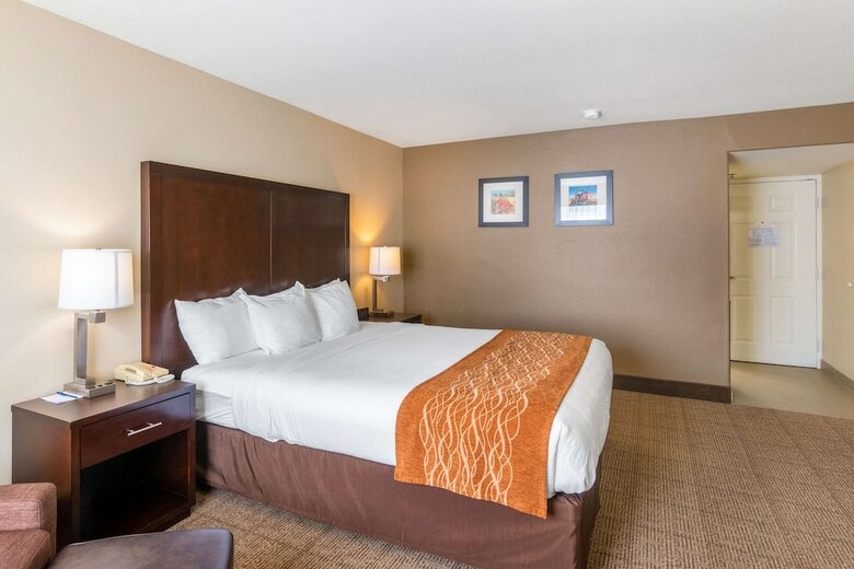 Hotel Comfort Inn & Suites