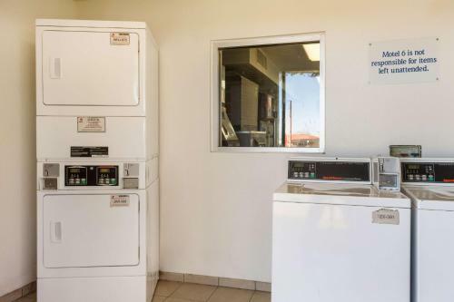 Motel 6 Mojave
