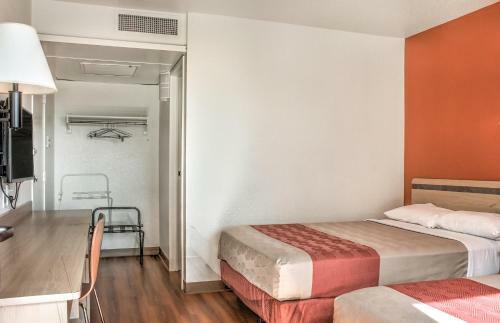 Motel 6 Mojave