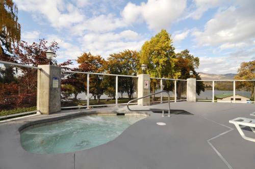Lakeside Lodge And Suites