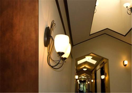 Lakeview Hotel