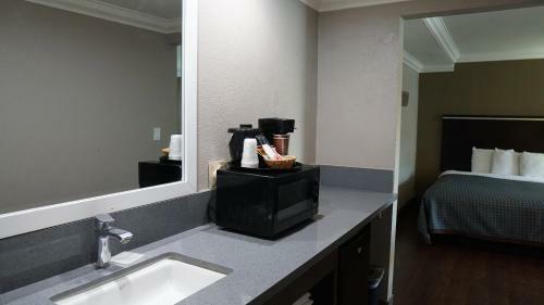 Motel Hawthorne Plaza Inn Near Lax