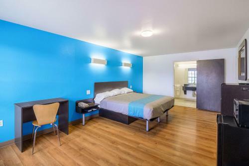 Motel 6 Canton