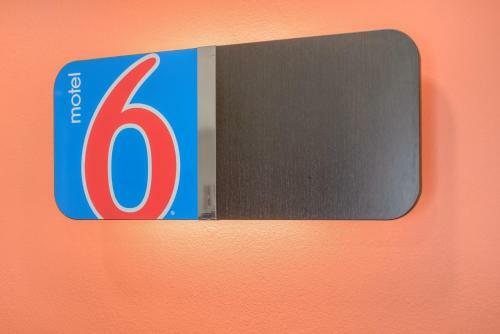 Motel 6 Canton