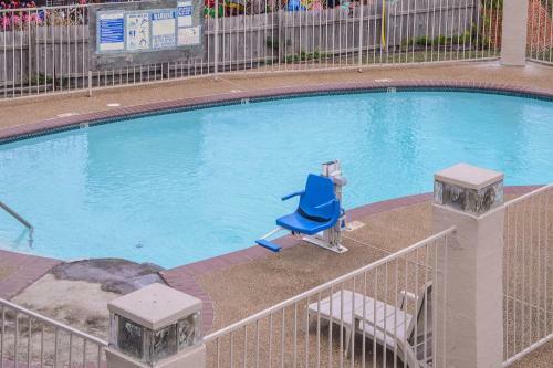 Motel 6 Canton