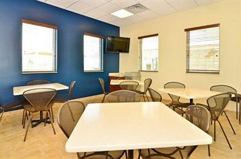 Hotel Homstay Suites Dickinson