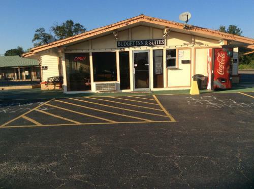 Hotel Budget Inn & Suites