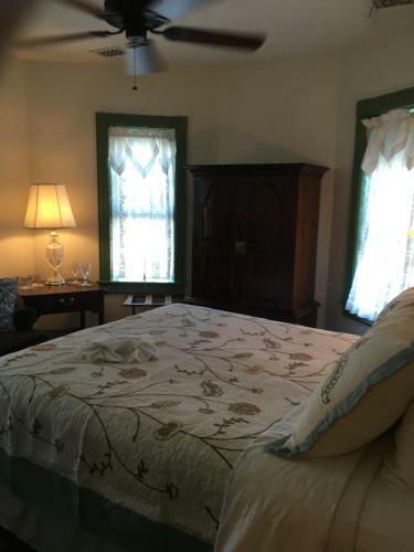 Parsonage Inn Bed And Breakfast