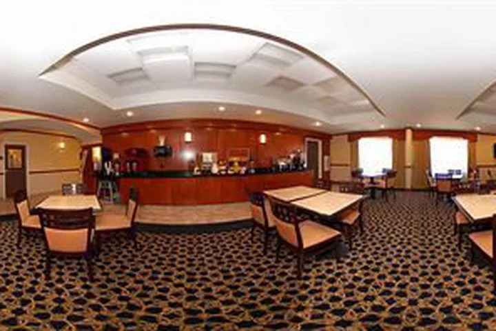 Hotel Comfort Suites Pratt