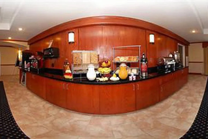 Hotel Comfort Suites Pratt