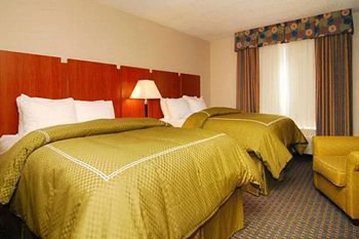 Hotel Comfort Suites Pratt