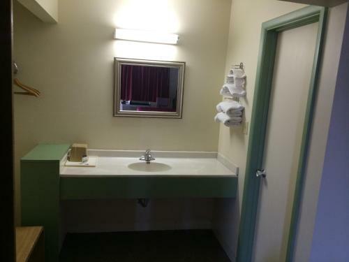 Super 7 Motel
