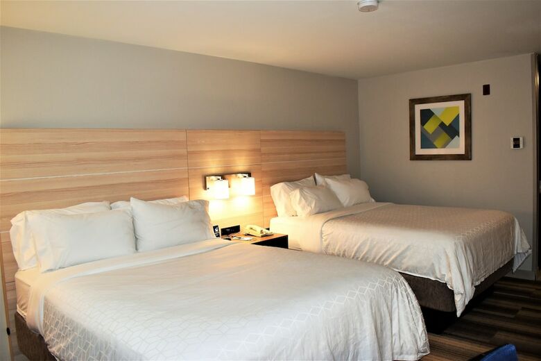 Holiday Inn Express Hotel & Suites Sedalia