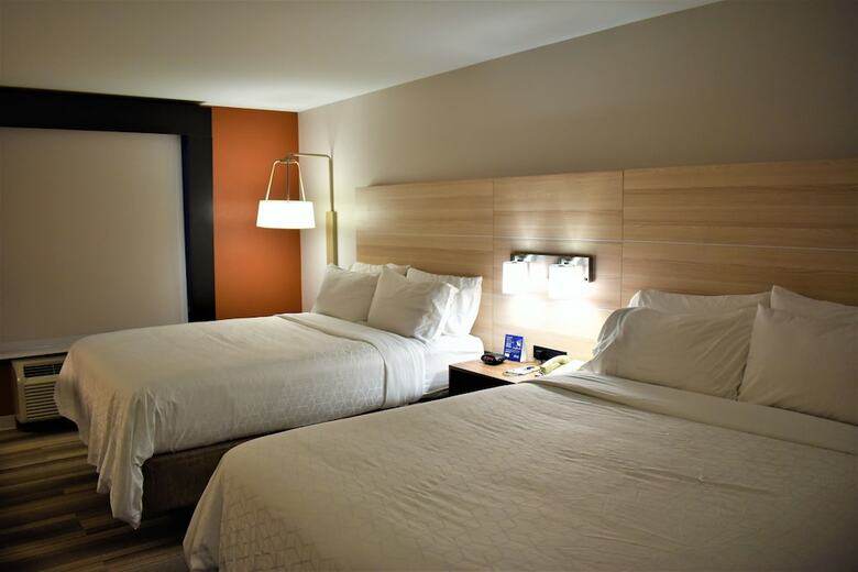 Holiday Inn Express Hotel & Suites Sedalia