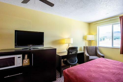 Hotel Rodeway Inn & Suites