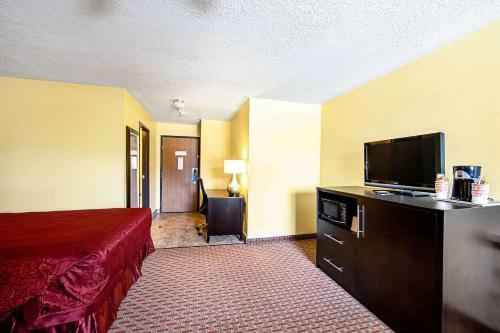 Hotel Rodeway Inn & Suites