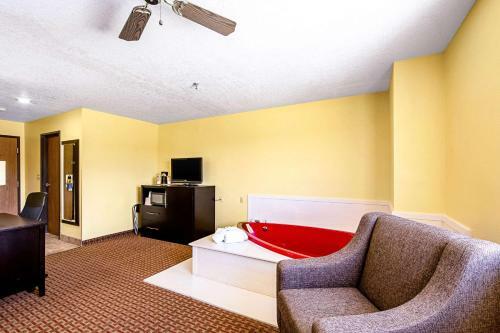 Hotel Rodeway Inn & Suites