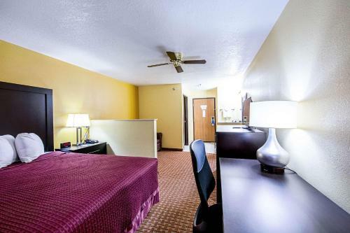 Hotel Rodeway Inn & Suites
