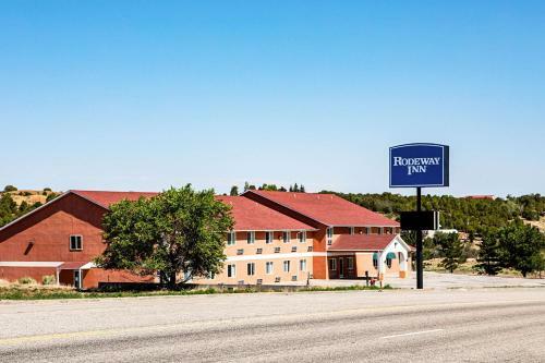 Hotel Rodeway Inn & Suites