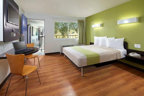 Motel 6 Redlands
