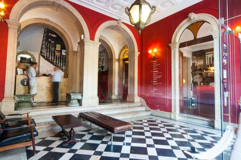 Hotel The Independente Hostel & Suites
