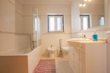 Ericeira Chill Hill Hostel & Private Rooms