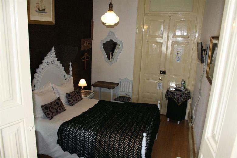 Hostal Guest House Alvares Cabral