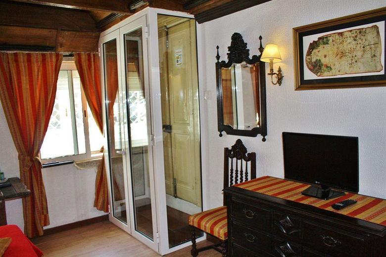 Hostal Guest House Alvares Cabral