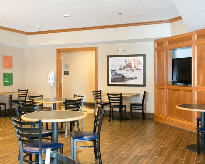 Hotel Comfort Suites Benton Harbor